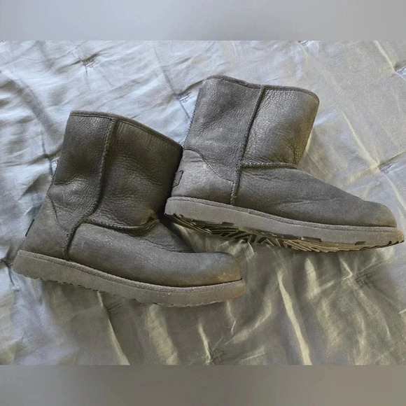 UGG Other - Ugg | Short Black Uggs Sz 3